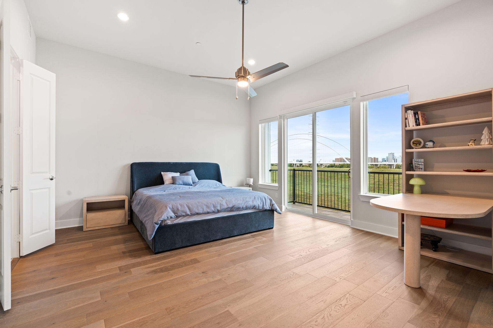 381 E Greenbriar Lane 1603