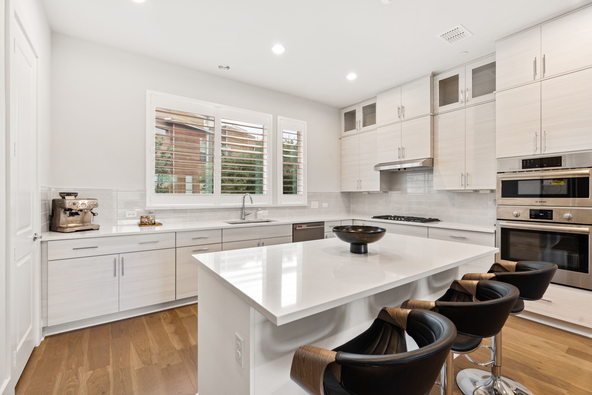 381 E Greenbriar Lane 1603