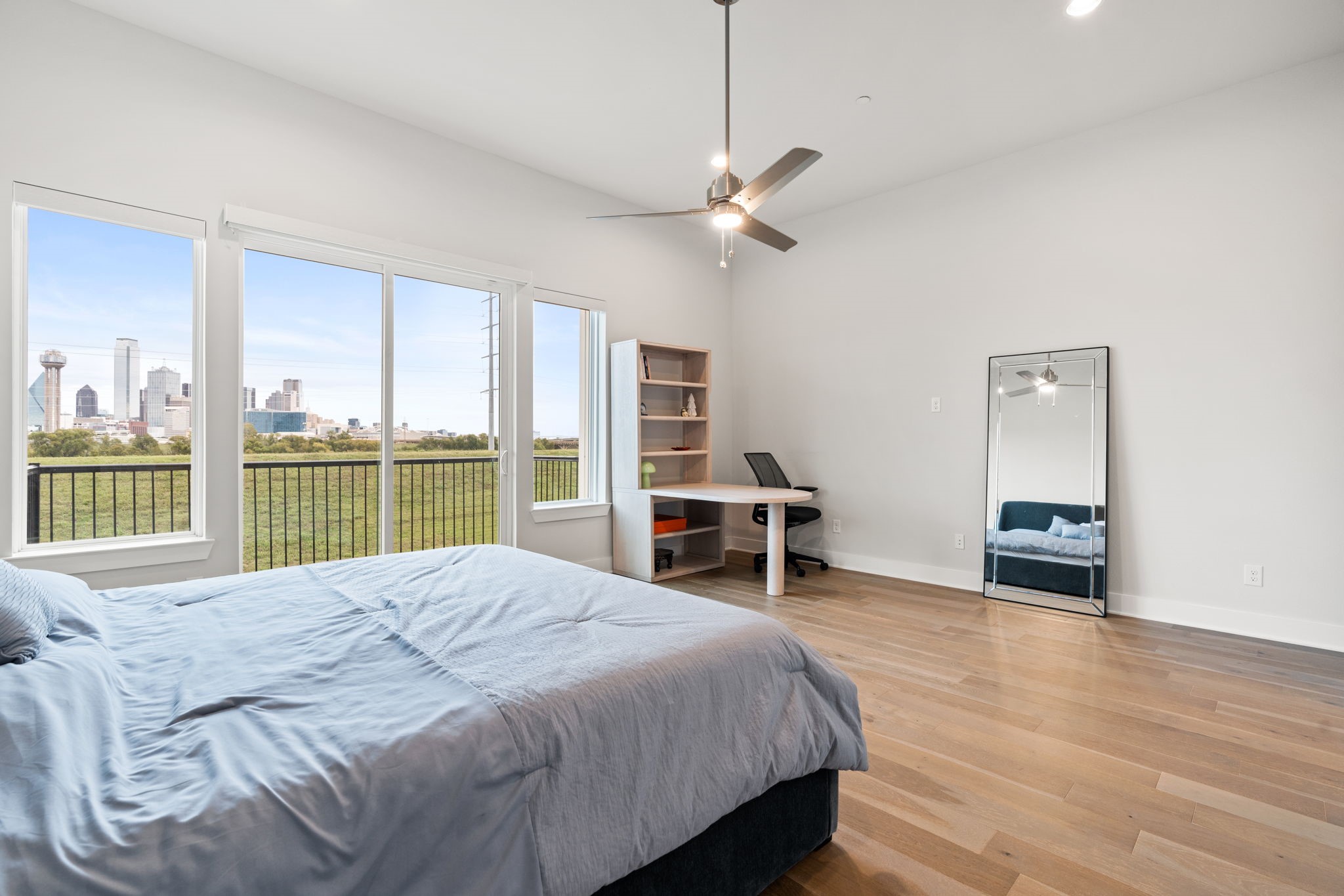 381 E Greenbriar Lane 1603