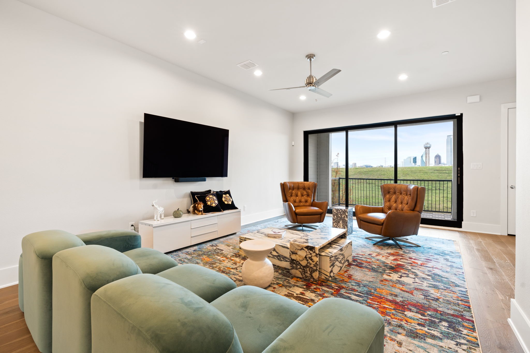 381 E Greenbriar Lane 1603