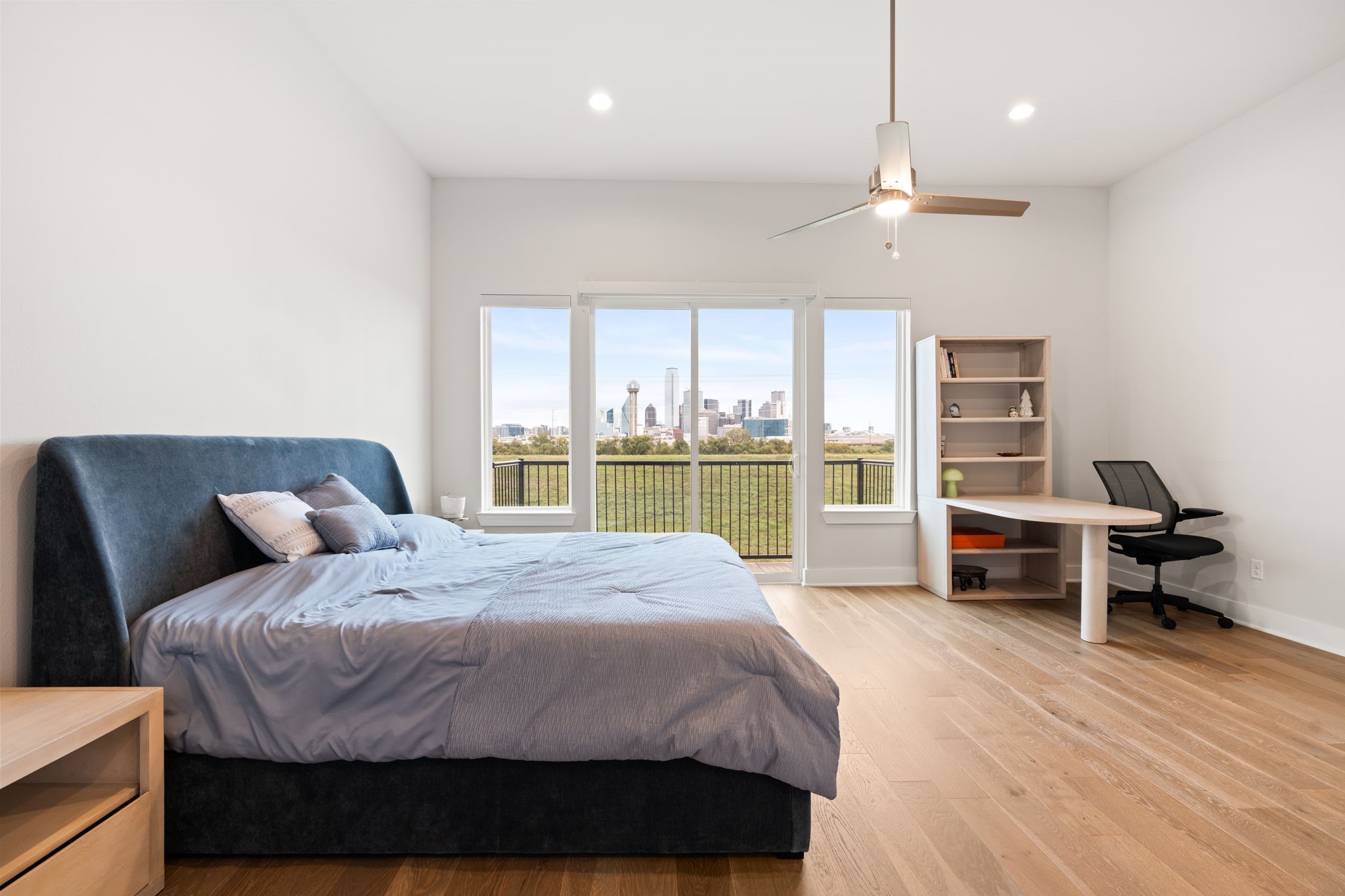 381 E Greenbriar Lane 1603