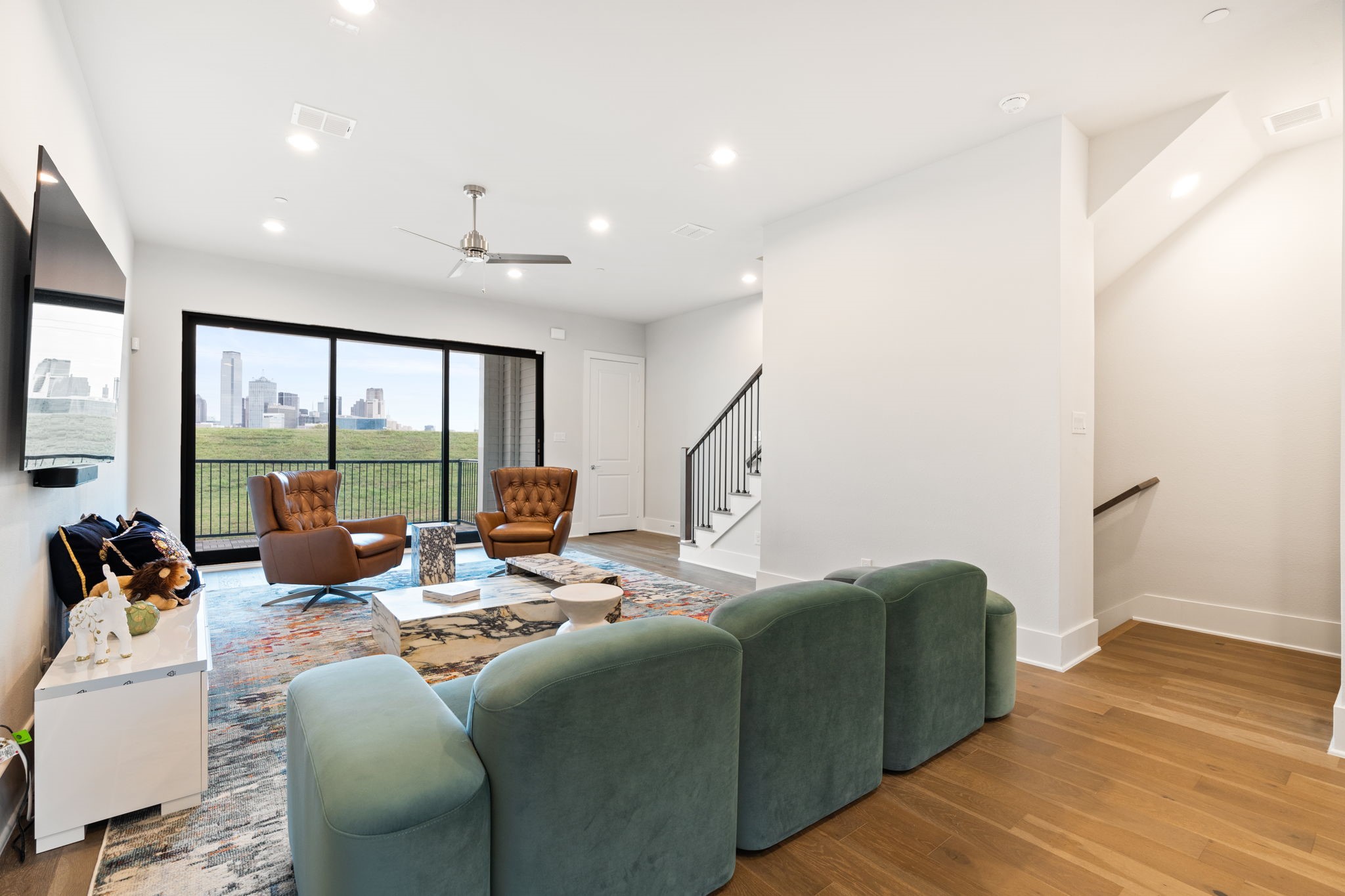 381 E Greenbriar Lane 1603