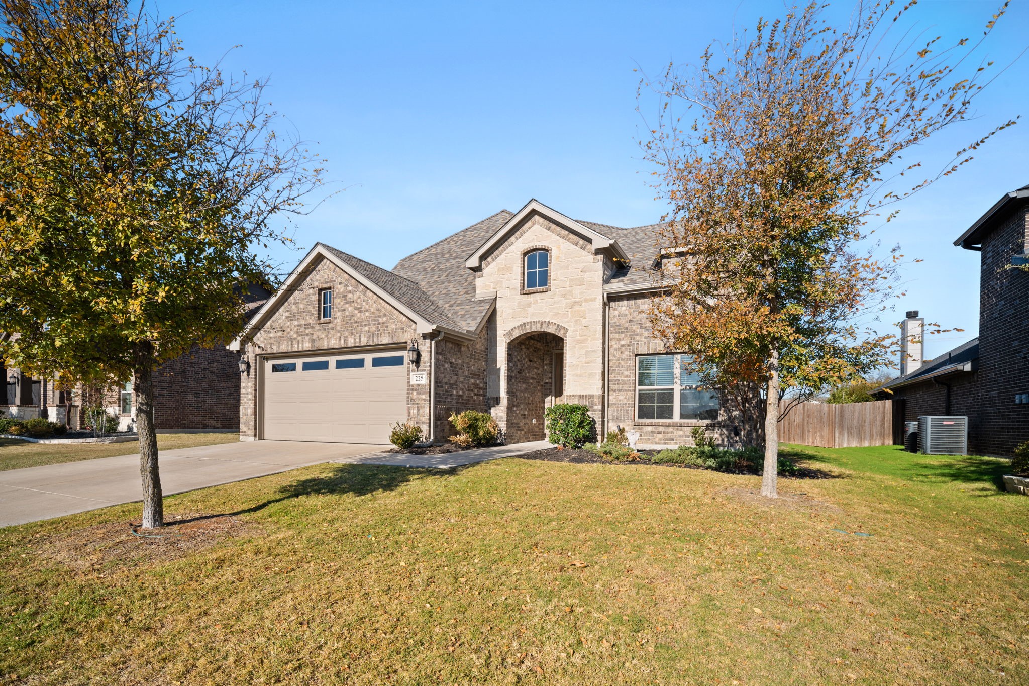 225 Lariat Trail