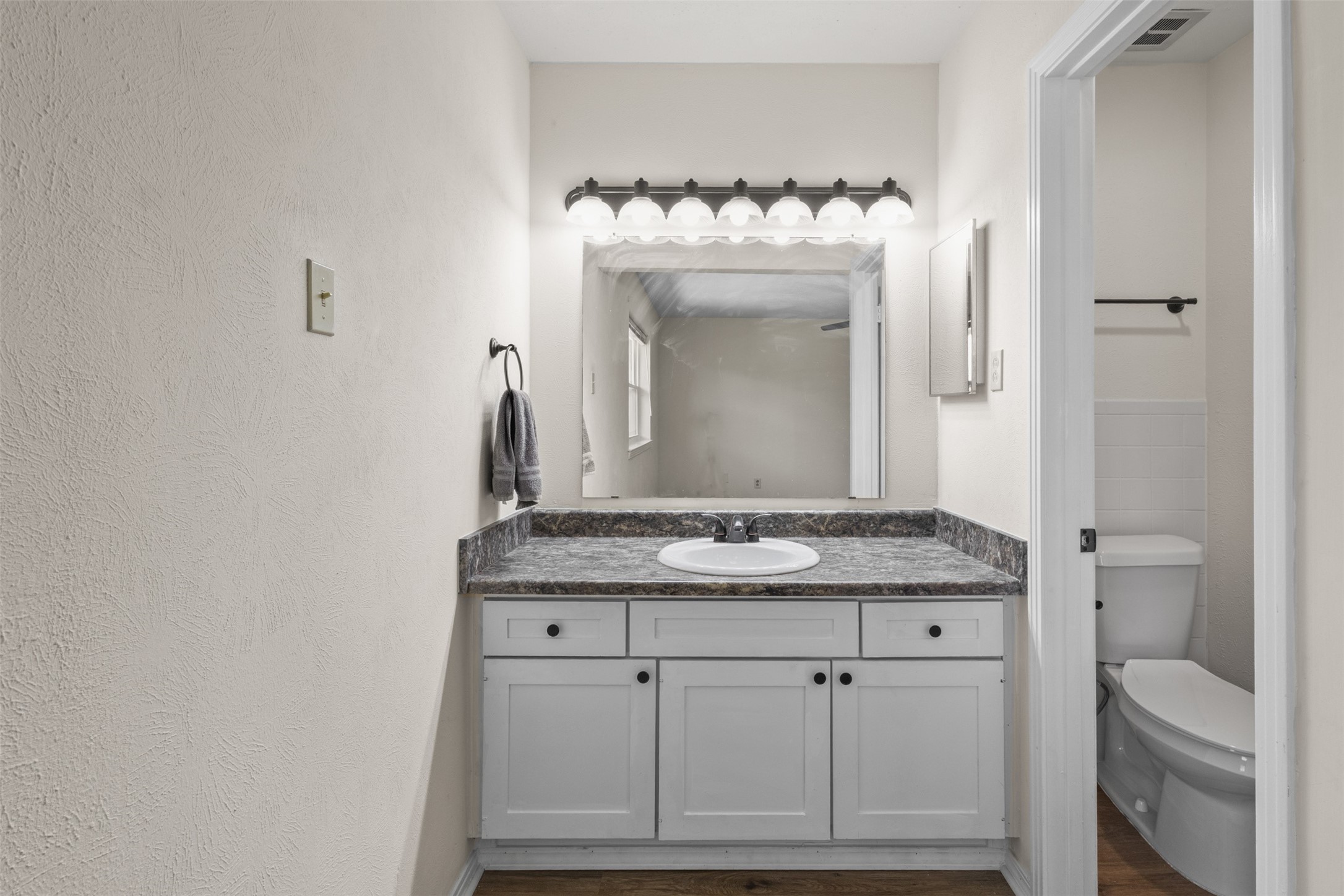 738 Kingswood Avenue