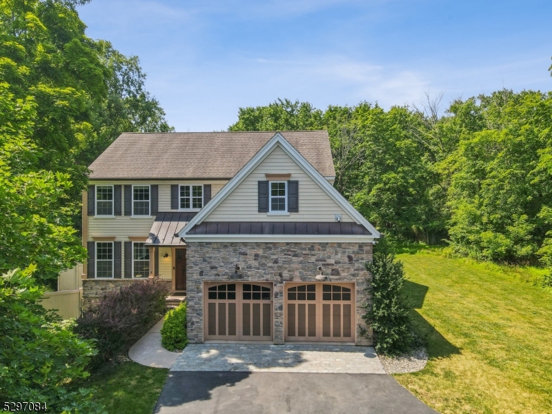 17 Whitehouse Ave