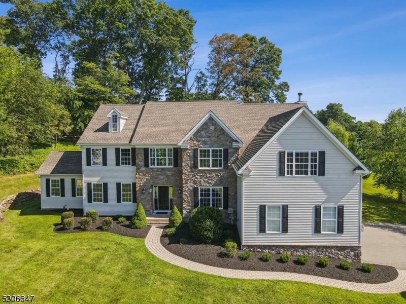 10 Demott Rd