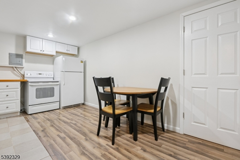 5 Weatherhill Rd