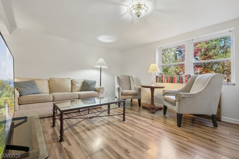 5 Weatherhill Rd