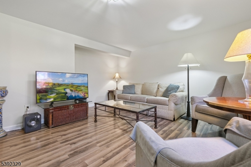 5 Weatherhill Rd