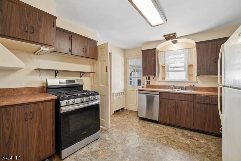 230 Sandford Ave