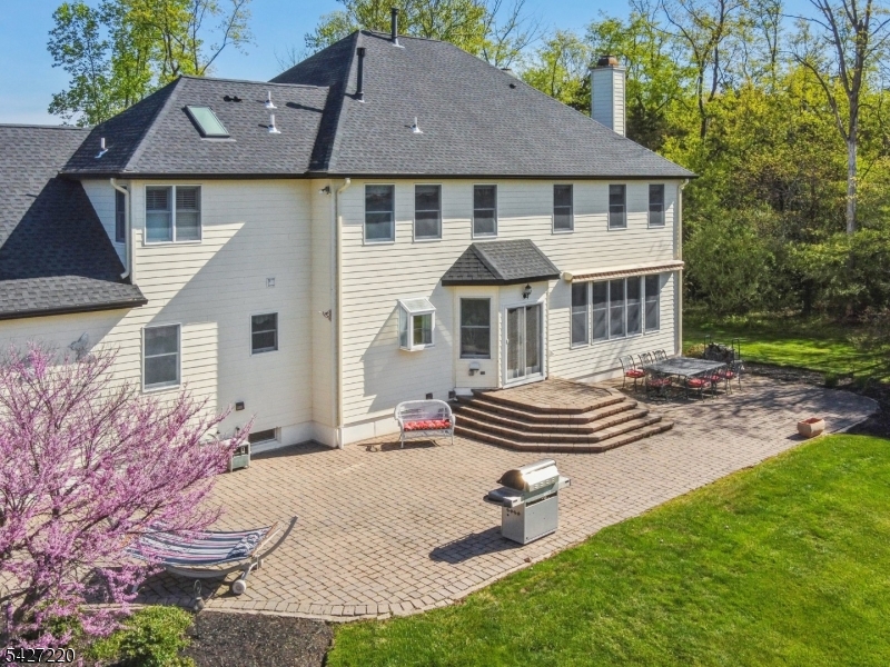 2 Fairway Dr