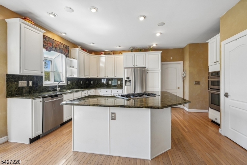 2 Fairway Dr