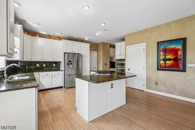 2 Fairway Dr