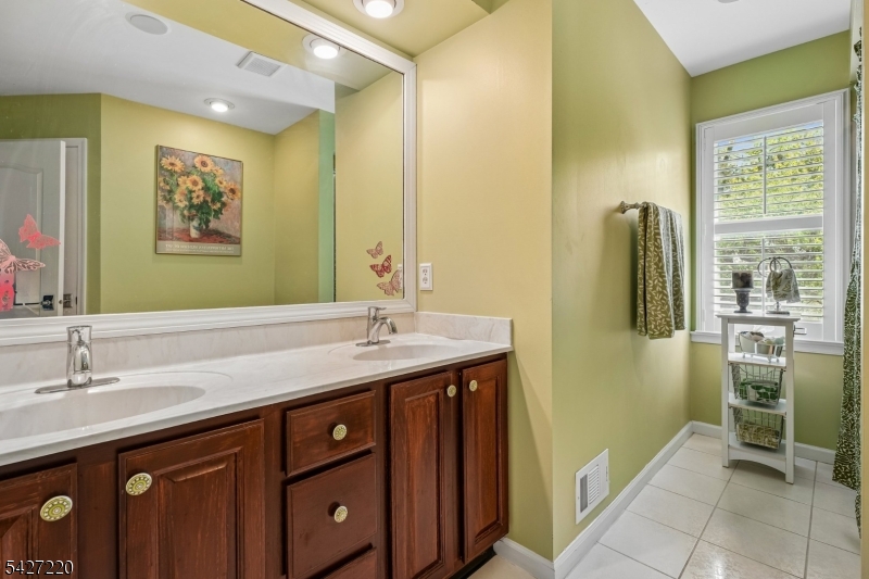 2 Fairway Dr