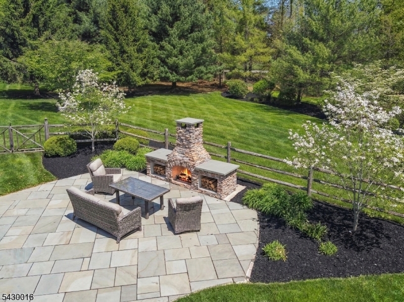 1 Buckeye Ln