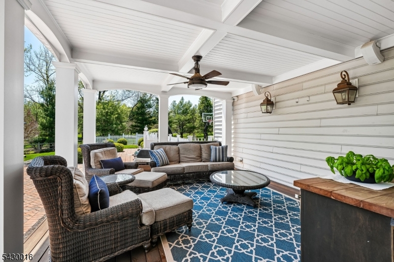 1 Buckeye Ln