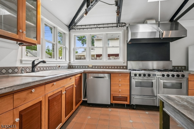 241 N Main St