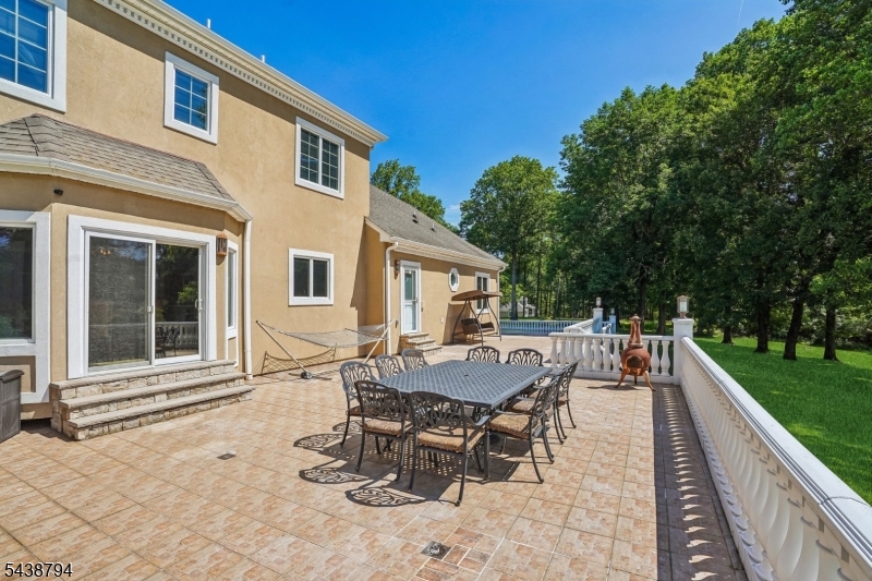 30 Dogwood Dr