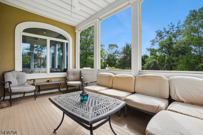 30 Dogwood Dr