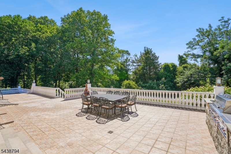 30 Dogwood Dr