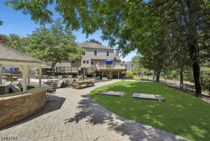 14 Menlo Dr
