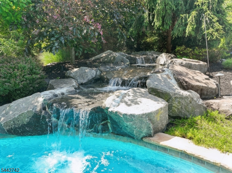 14 Menlo Dr