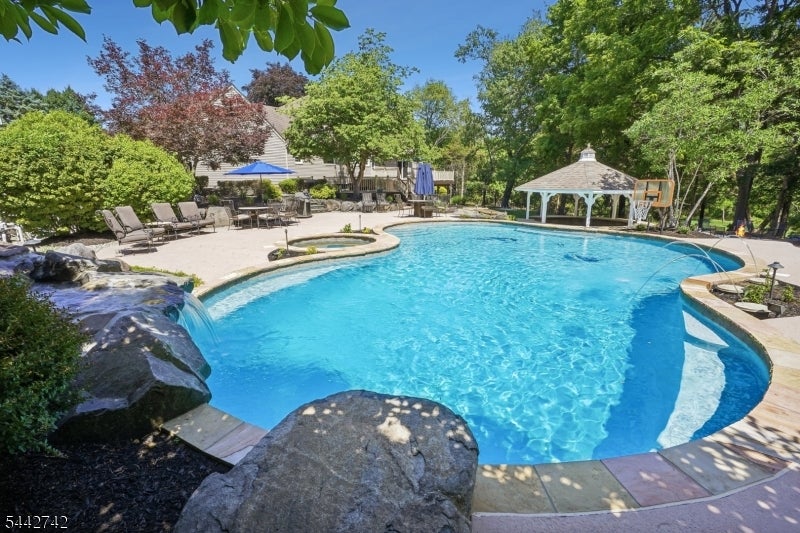 14 Menlo Dr