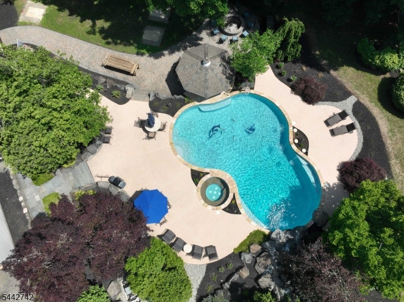 14 Menlo Dr