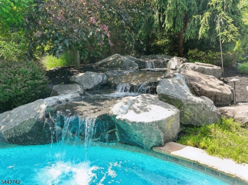 14 Menlo Dr