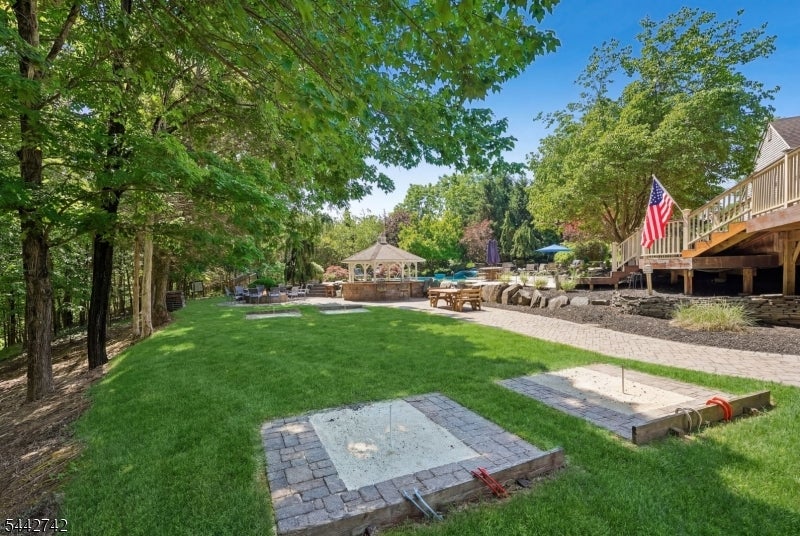 14 Menlo Dr