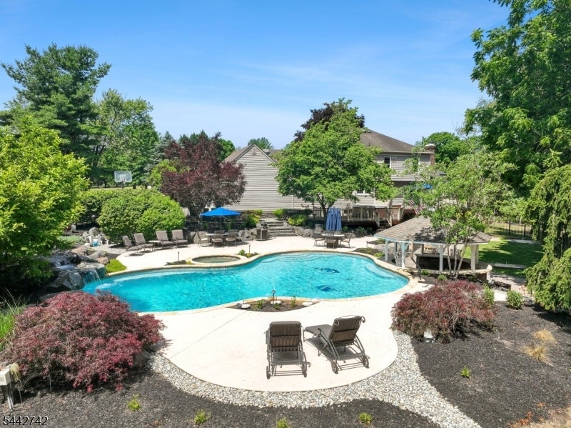 14 Menlo Dr