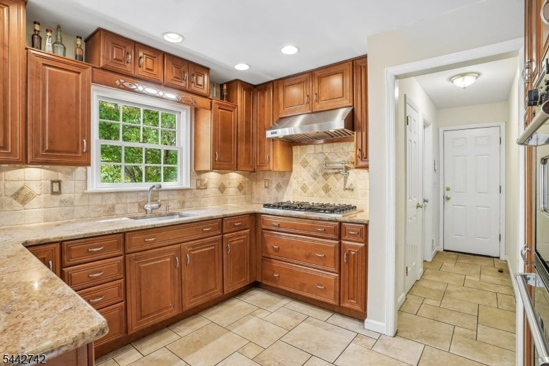 14 Menlo Dr