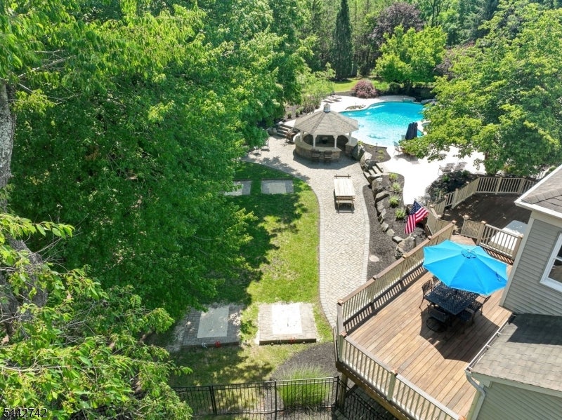 14 Menlo Dr