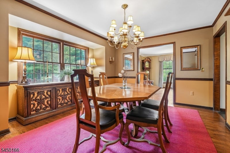 10 Sunnyfield Dr
