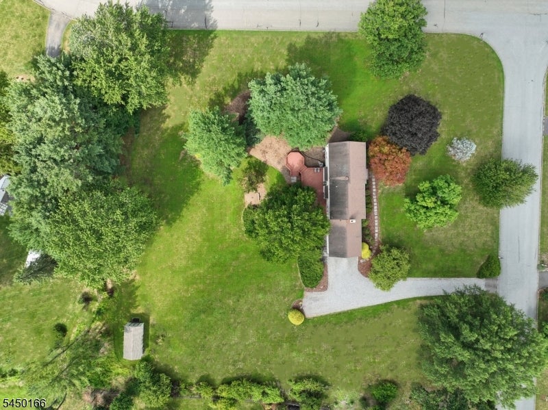 10 Sunnyfield Dr