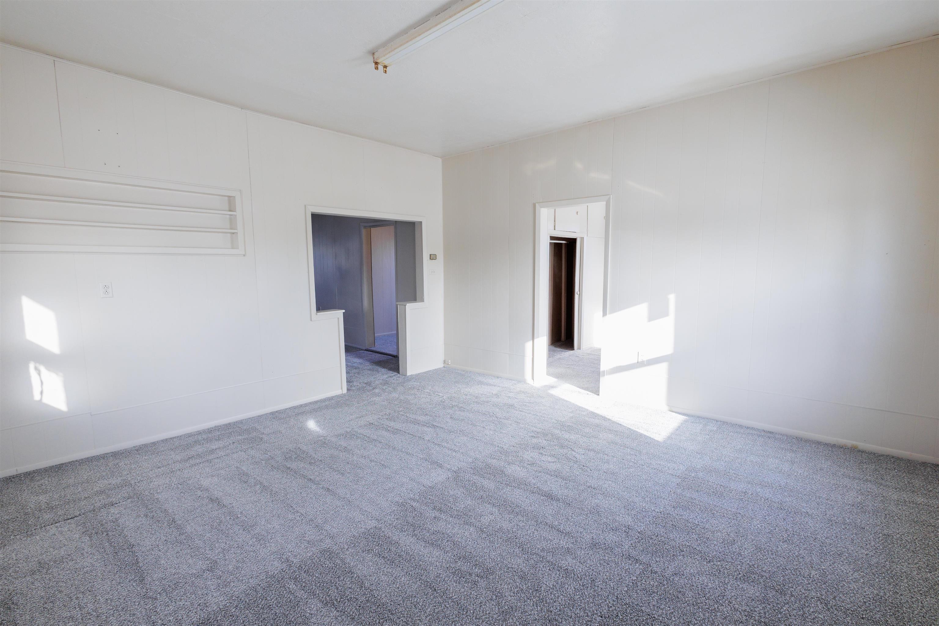 105 S Oak
