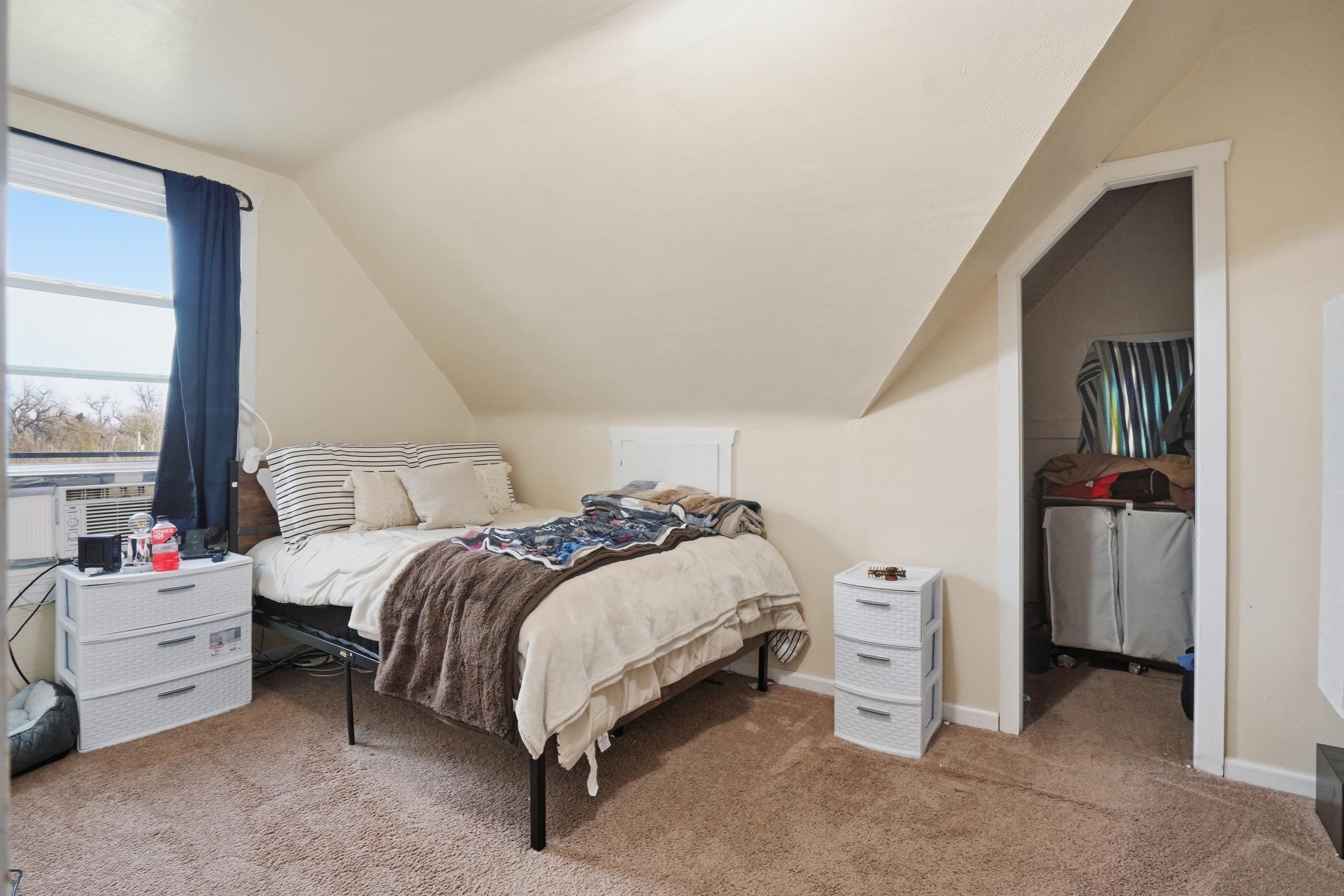 1113 Kingsbury Street