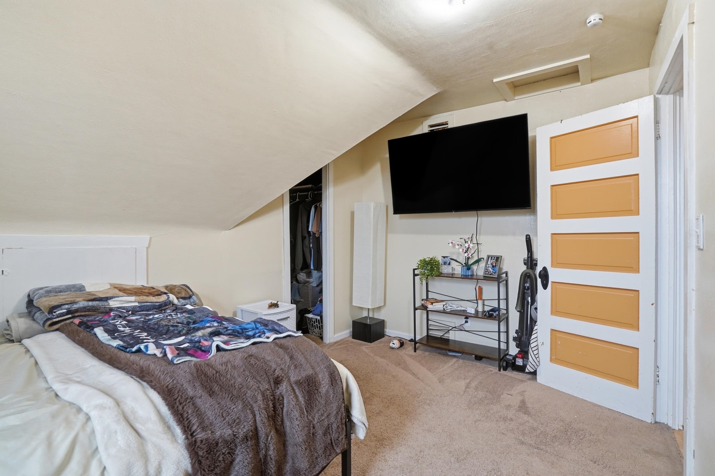 1113 Kingsbury Street