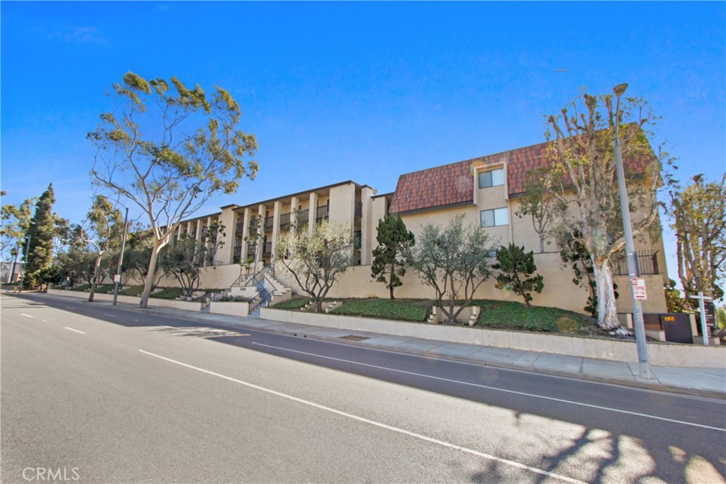 1460 E Willow 202