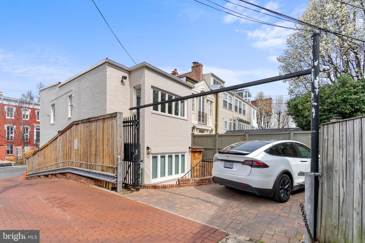 3128 N St NW