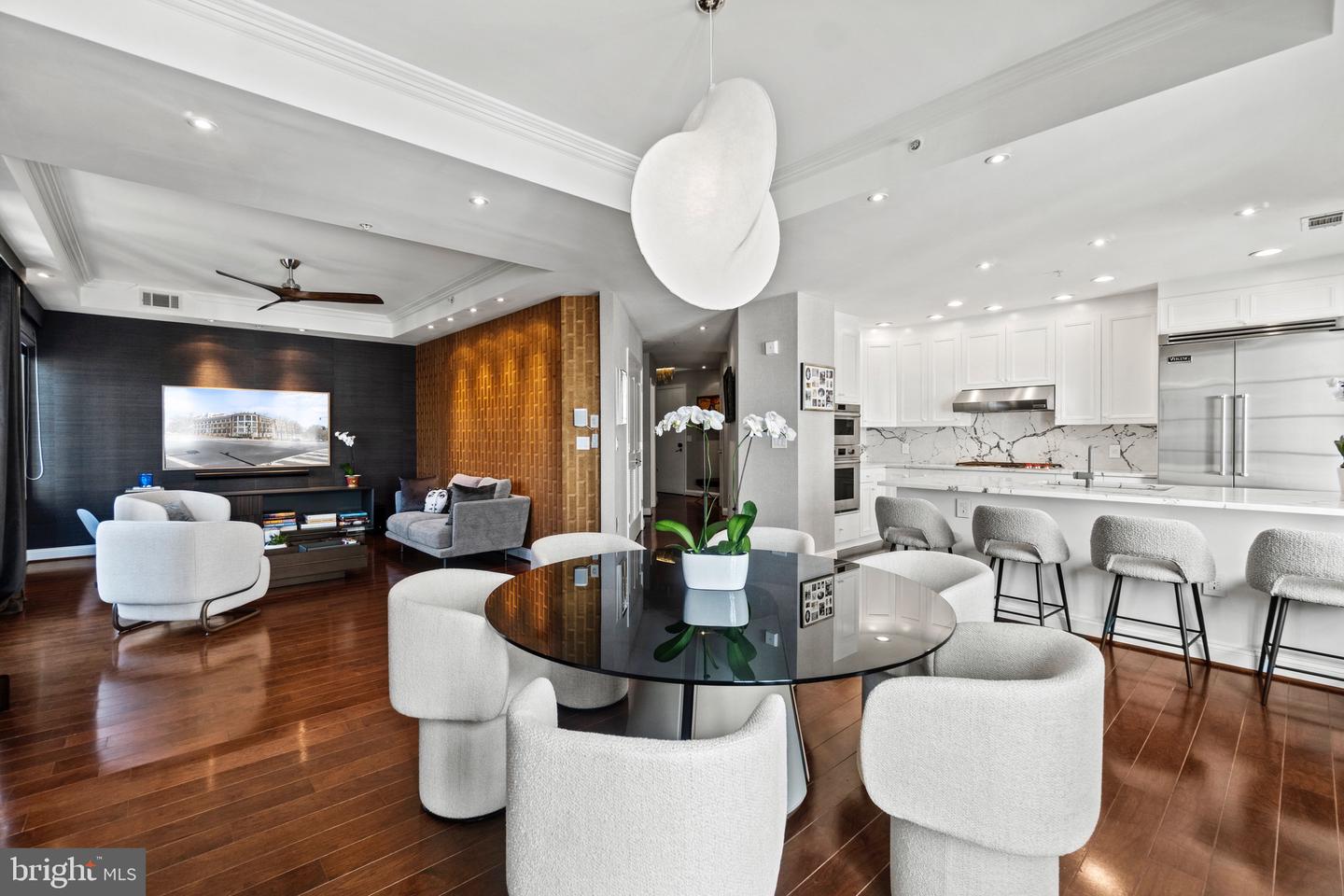 2501 Wisconsin Ave NW #402