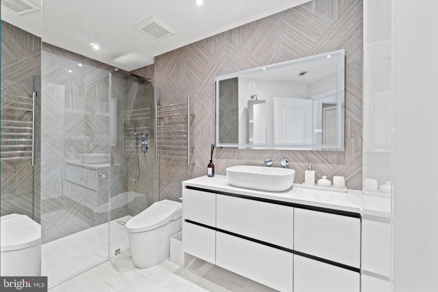 2501 Wisconsin Ave NW #402