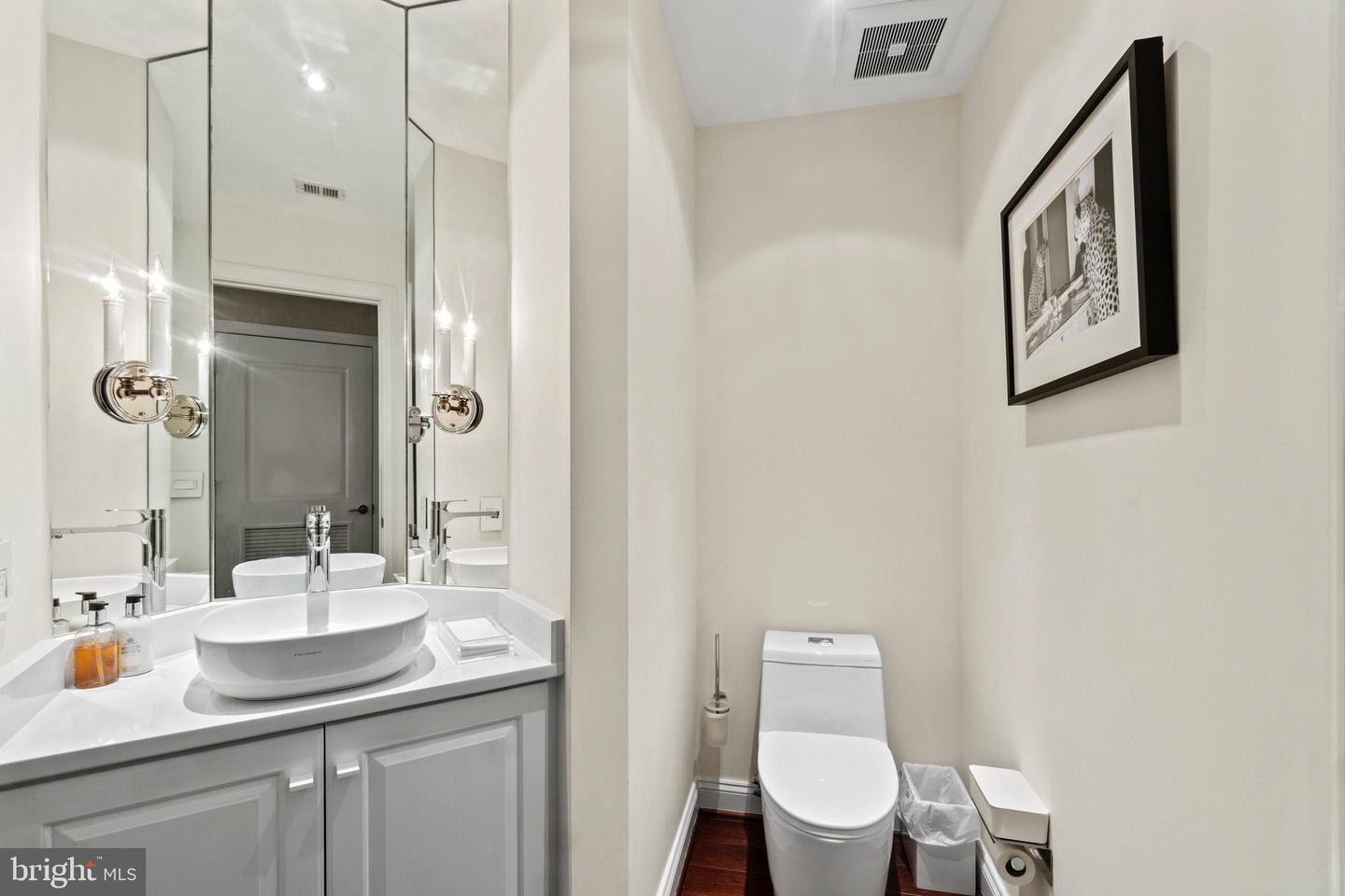 2501 Wisconsin Ave NW #402