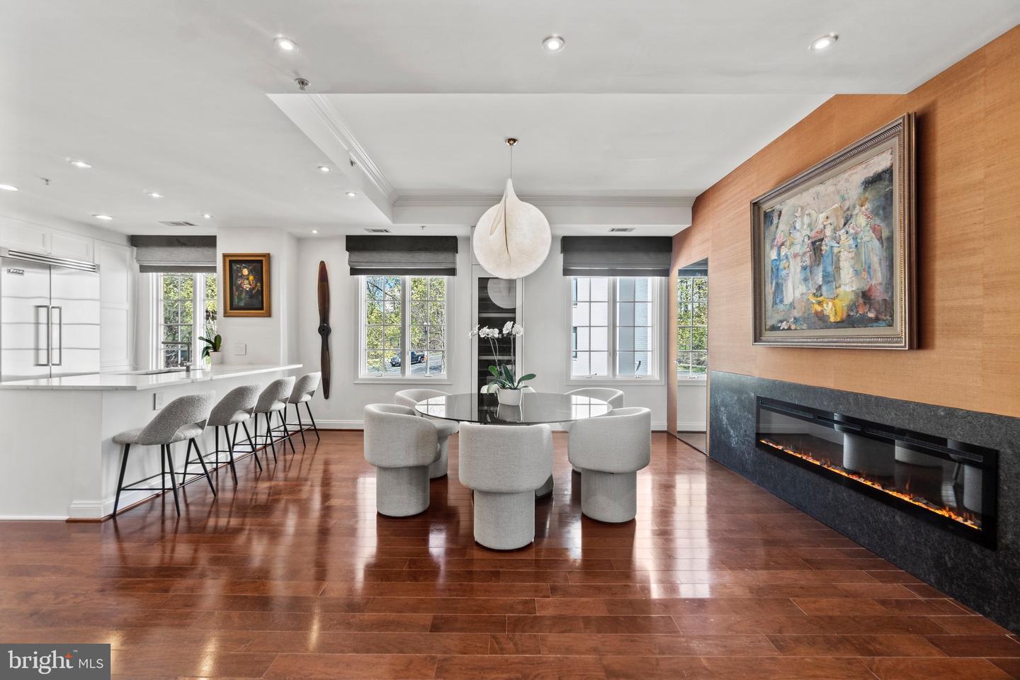 2501 Wisconsin Ave NW #402