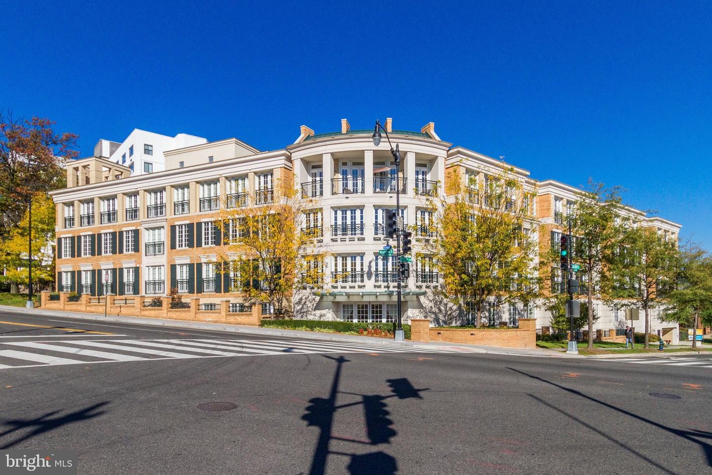 2501 Wisconsin Ave NW #402