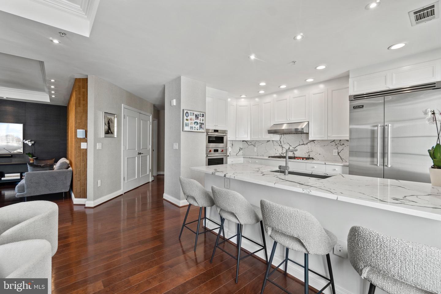 2501 Wisconsin Ave NW #402
