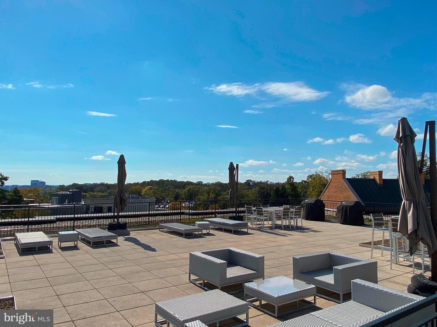 2501 Wisconsin Ave NW #402