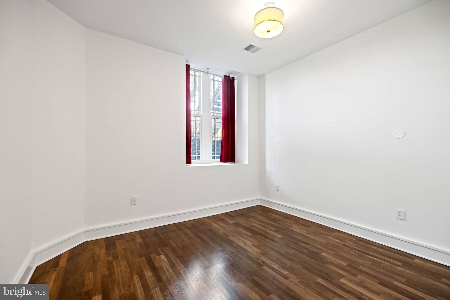 609 Maryland Ave NE #1