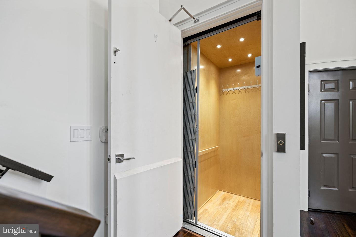 609 Maryland Ave NE #1