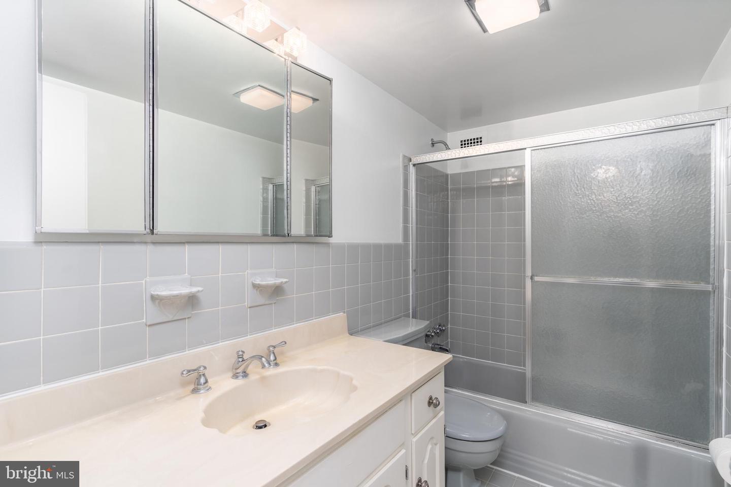 4201 Cathedral Ave NW #914e